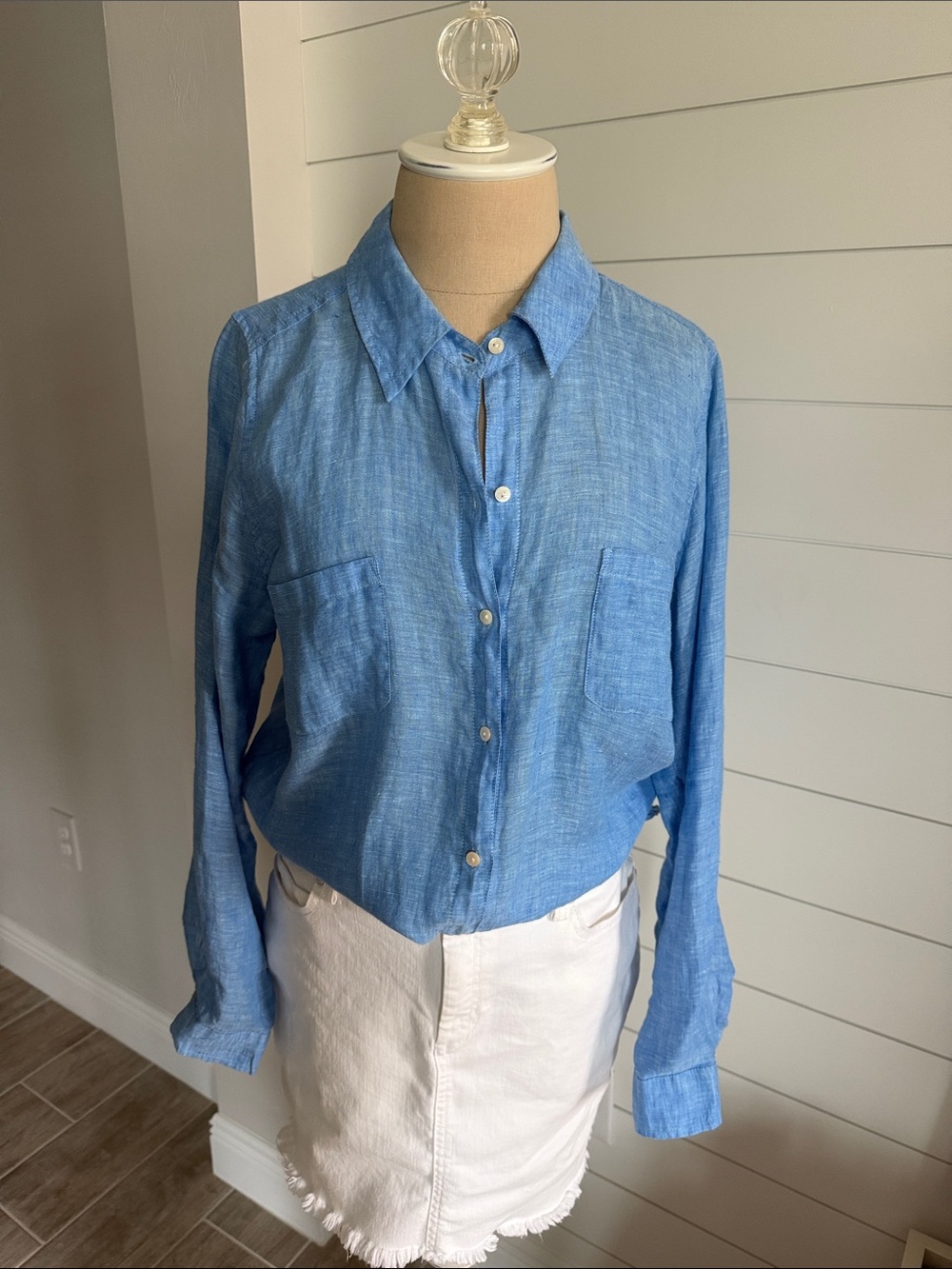Women’s Lilly Pulitzer Light Blue Button-Down Linen Shirt